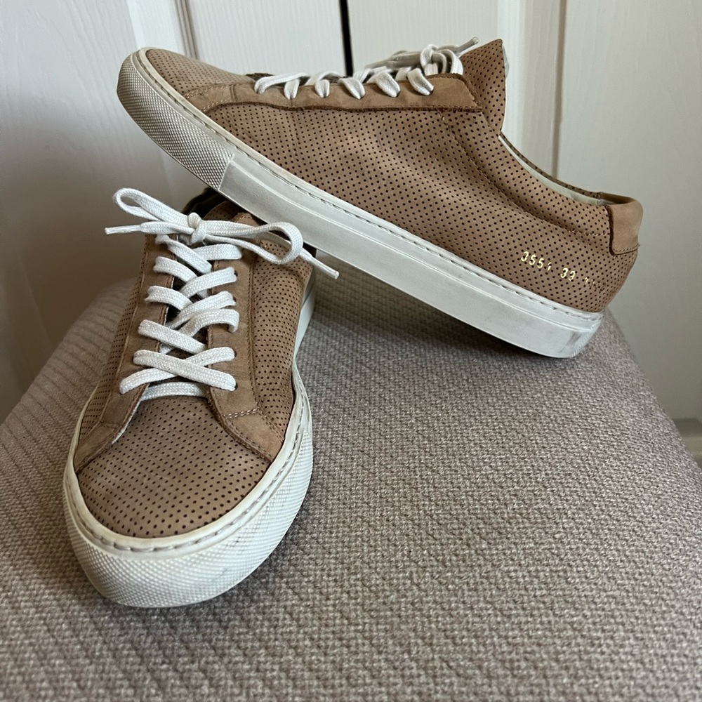 Common Projects leather sneaker